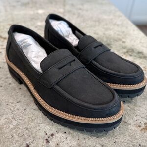 Toms Black Cara Loafers with Tan Trim - NWT